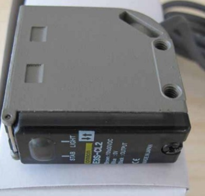 OMRON距离设定型光电传感器特点E3S-CL2